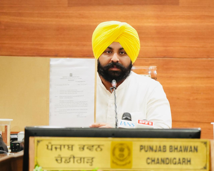 Bhagwant Mann government increased the monthly remuneration of contract cleaners and sewermen to Rs. 20,500: Harjot Singh Bains