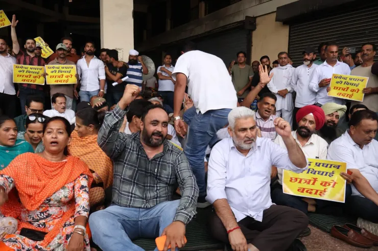 ਆਪ ਨੇ ਧਰਮੇਂਦਰ ਪ੍ਰਧਾਨ ਦੇ ਅਸਤੀਫੇ ਨੂੰ ਵਿਦਿਆਰਥੀਆਂ ਅਤੇ ਨੌਜਵਾਨਾਂ ਦੀ ਜਿੱਤ ਦੱਸਦਿਆਂ ਕੀਤਾ ਸਵਾਗਤ