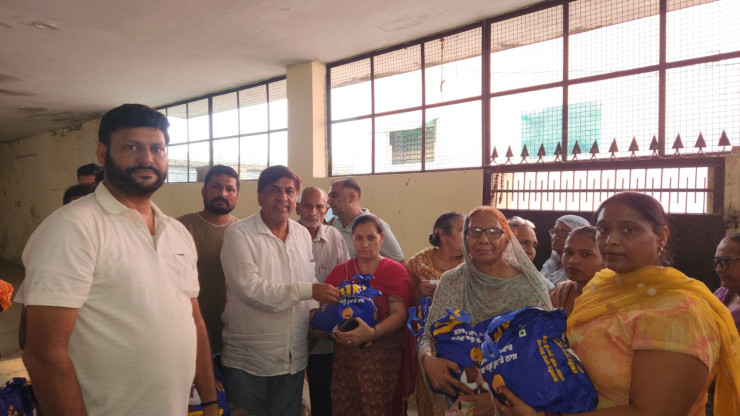 MLA Jimpa distributed ration kits to needy families of village Bassi Purani