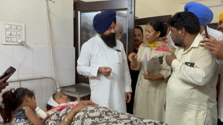 Punjab State Scheduled Castes Commission Chairman Jasvir Singh Garhi met the injured sanitation workers