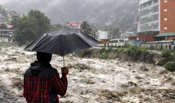The situation in Uttarakhand has become very serious due to continuous heavy rains and landslides in the hilly areas.
